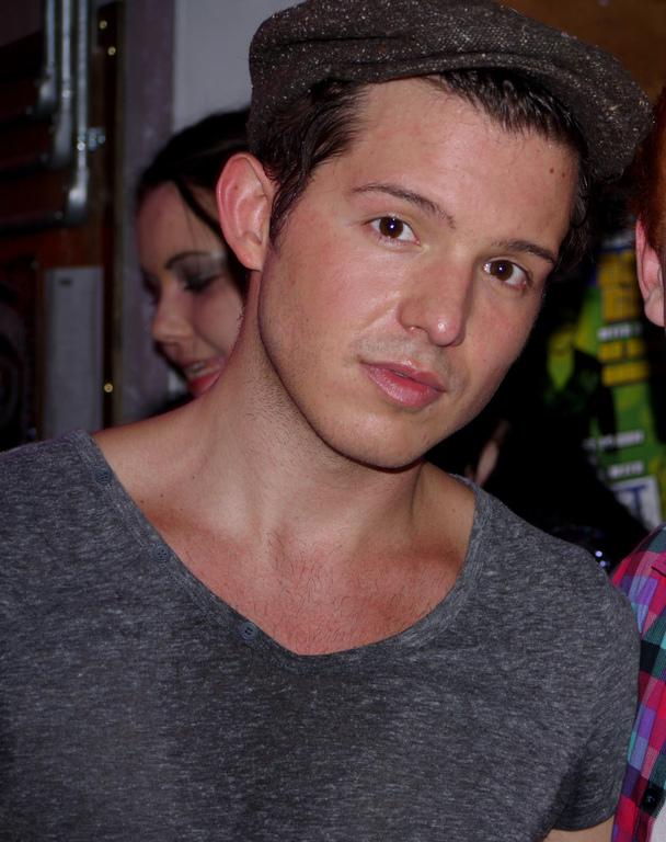 Simon Curtis (singer)